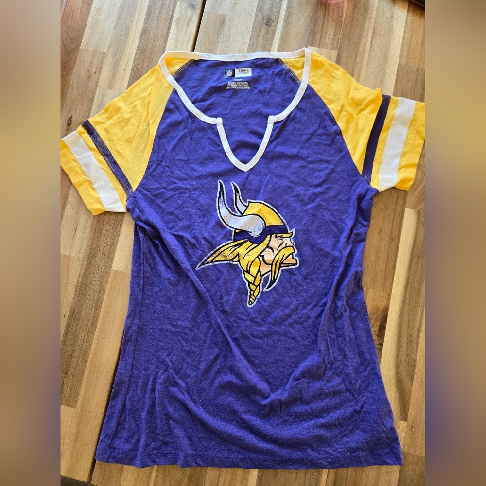 NFL Minnesota Vikings Graphic V-neck Baby Doll T-shirt Nwot